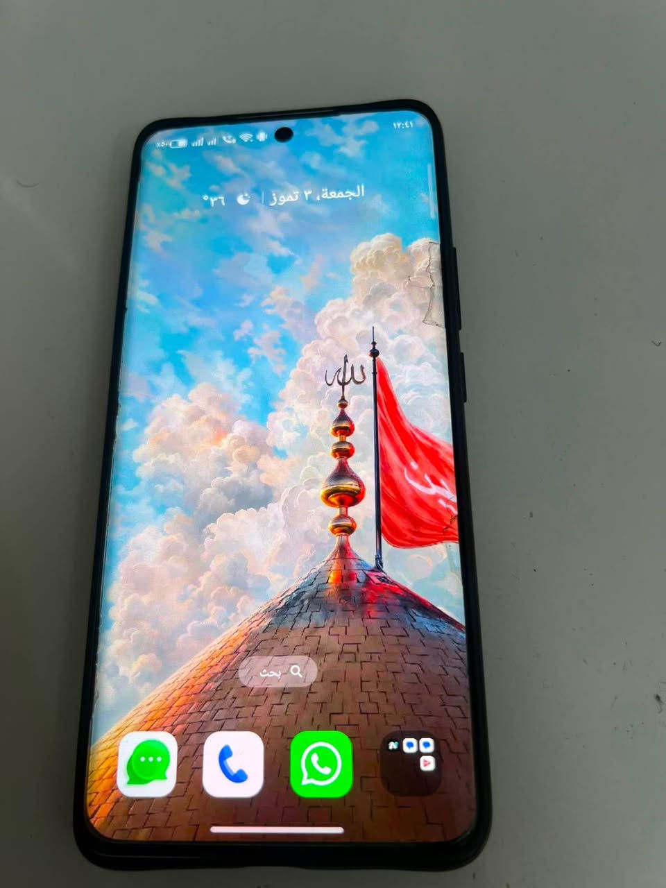 ## 👑 للبيع: Realme 14 Pro 5G (مستعمل نظيف كلش وببطارية عملاقة) 👑
**الجهاز أخت الجديد وبحالة ممتازة جداً (نظافة 100%)، استخدام راقي وبدون أي عيوب أو شخوط، شغال طيارة ومحدث لآخر إصدار!**
### 📊 المواصفات الرسمية للجهاز (من الإعدادات مباشرة):
 * **الذاكرة التخزينية:** **256 جيجابايت** (مساحة ضخمة تكفي لكل ملفاتك وألعابك).
 * **الذاكرة العشوائية (RAM):** **12 جيجابايت** أساسية + ميزة توسيع الرام بمقدار **4 جيجابايت** إضافية (أداء فائق السرعة وبدون أي تعليق).
 * **البطارية العملاقة:** **6000 مللي أمبير** (بطارية ضخمة جداً تدوم معك لفترات طويلة من الاستخدام المكثف والألعاب).
 * **المعالج:** **Dimensity 7300 Energy** مدعوم بمحرك الأداء **Flux Engine** (أداء قوي جداً في الألعاب وسلاسة تامة وتوفير ممتاز للطاقة).
 * **الشاشة:** **6.67 بوصة** بحجم مثالي وألوان رائعة جداً لمشاهدة المحتوى والتصفح.
 * **الكاميرات:** * خلفية مزدوجة الأساسية بدقة **50 ميجابكسل** لتوثيق أدق التفاصيل + عدسة ثانوية **2 ميجابكسل**.
   * أمامية (سيلفي) بدقة **16 ميجابكسل**.
 * **النظام والواجهة:** واجهة **realme UI 7.0** الأحدث (الإصدار محدث بالكامل).
### 📝 تفاصيل البيع والملحقات:
 * **الملحقات:** يجي ويا **شاحنته الأصلية السريعة**.
 * **حالة الجهاز:** مستعمل نظيف كلش، مكفول من كل النواحي (غير مفتوح وغير مصلح) وعلى الفحص والمعاينة وين ما تحب.
 * **الموقع:** كربلاء.
 * **السعر:**375.000 دينار عراقي.
> 💡 **ملاحظة للمشتري:** الجهاز فرصة للي يدور نظافة وأداء بطارية خارق وشكل مميز.
> 
📞 **للتواصل والاستفسار:** يرجى المراسلة على الخاص كربلاء, العراق


**إذا كنت صاحب هذا الإعلان وتريد حذفه لأي سبب، رجاءا أرسل رسالة إلى الدعم الفني**