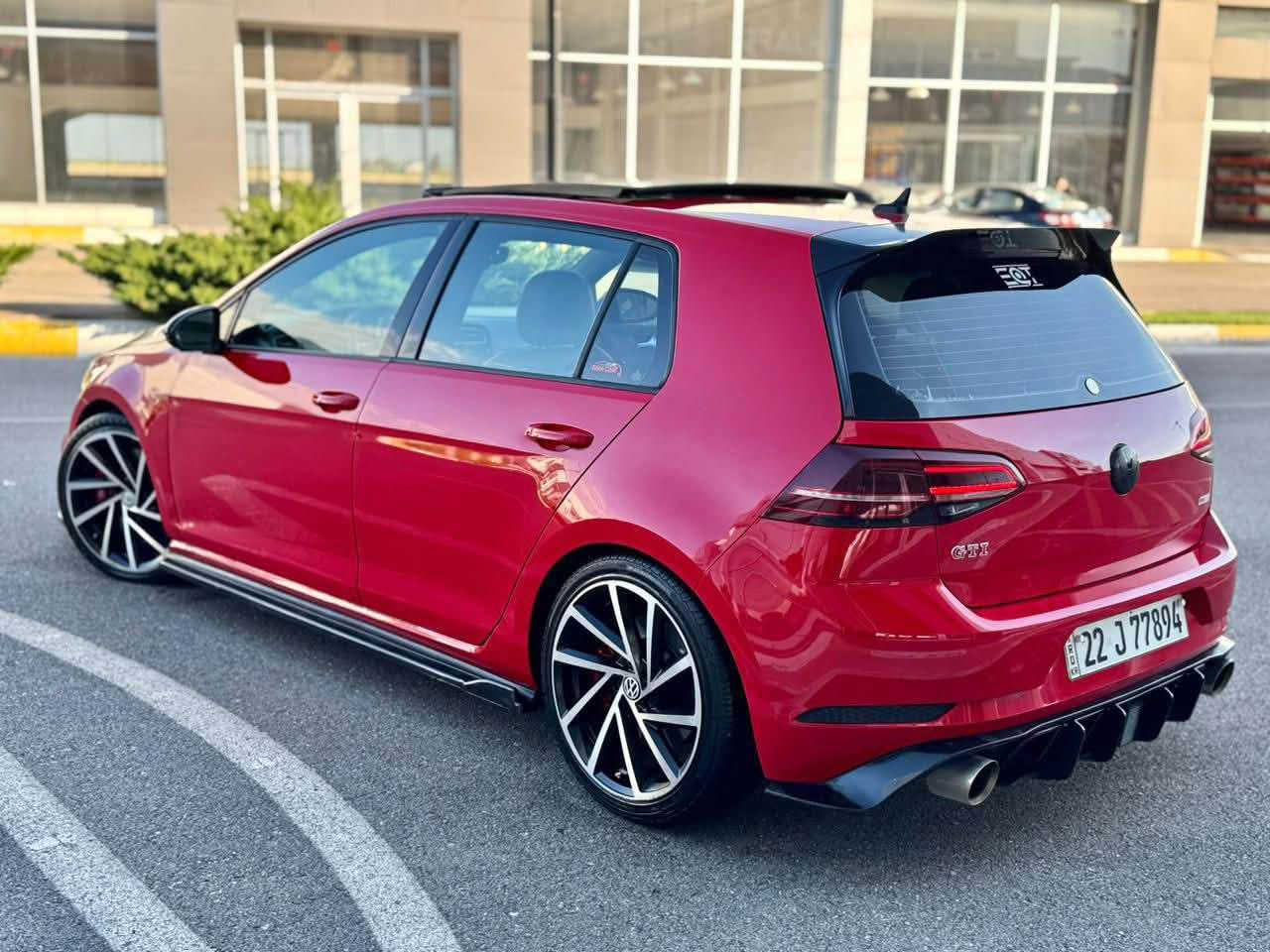 ﷽
                                                        GOLLF GTI 2020
▫️فولكسواكن گولف موديل 2020 GTI
🔹مواصفات GTI فول مواصفات ١/١ 
🔹لون مميز ( لون احمر ❤️ )

▫️محرك اربع سلندر 2.0L توربو محرك مرغوب 🔥🔥
🔹محرك و گير بشرط مامفتوح 📦✅
🔹بدون صوت و بدون صرف و خلل بشرط فحص
🔹ماشية 51 الف حقيقي 

▫️سيارة جديد حيل حيلو نظيفة 📦
🔹بيها ( واحد جملغ صبوغ بنيد محدث كاربون فايبر )
🔹سيارة جديد بدون بارد و بدون شخت بدون رصعات 📦

▫️اضافات بيها
1-ستيرن كاربون و شاموا
 2- هدرز 
 3- داون پاپ
4-لحية - دوسات
5-بونيد كاربون 
6-جناح 

مواصفات GTI فول مواصفات
( بصمة - پانوراما - كير أوتوماتيك - رادار امامي و خلفي - رادار جانبي - شاشة كبير - كشن جلد - كشن كهربا - كشن تتفيئة - بادل شفت - داخل ليد - نيضام قيادة سبورت و ئيكو - ئوتو ستؤب - لايت ليد و زينون - بلاجكتور - فوليوم - تحديد سورعة - بعد هواي مواصفات )

◽️اربع تاير ويل جديد 
🔹سيارة شرط بدون اى نواقص گير و محرك و حدادي و كاهرباى كلة بشرط
🔹سنوي و رقم و هزة جديد سنوي بأسمي
🔹 نفسي يوم / تحويل و كاله حاظر
🔹 مكان_🌆 سليماني

◽️سعر ::: 158 🔐🔥 
◽️موبايل_ *********** ::: ***********
____________________________________ السليمانية, العراق
