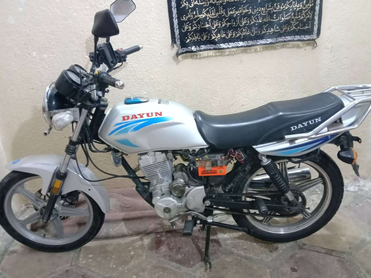 السلام عليكم 
دراجة عظم موديل ٢١ سكنر الدراجة شوفت عينكم نظيفة 
عاوجة ولفات قفل ٣٥٠
0780358927


**إذا كنت صاحب هذا الإعلان وتريد حذفه لأي سبب، رجاءا أرسل رسالة إلى الدعم الفني**