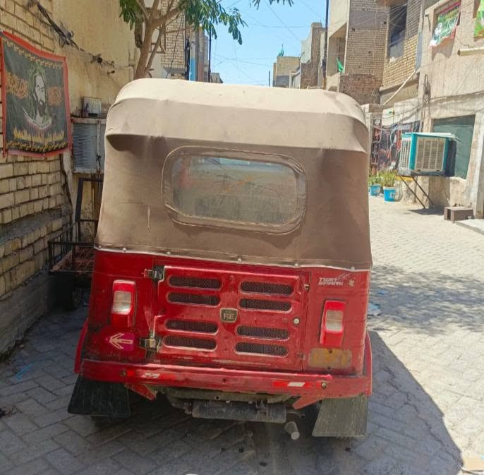 سلام عليكم تكتك ٢٠١٨شهر ٥ اوراق كامله سبعه  اتكتك كامله شغاله ماعوزهه السعر ٣ونص وبيهه مجال شي بصيط شي مكان التكتك بغداد مدينه الصدر قطاع ٦٧ رقم صاحب التكتك ***********
