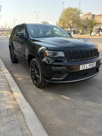 جيب 2019 كراند شيروكي فول مواصفات ١/١  شكل S   داخل اسود  حادثه جاملغا...