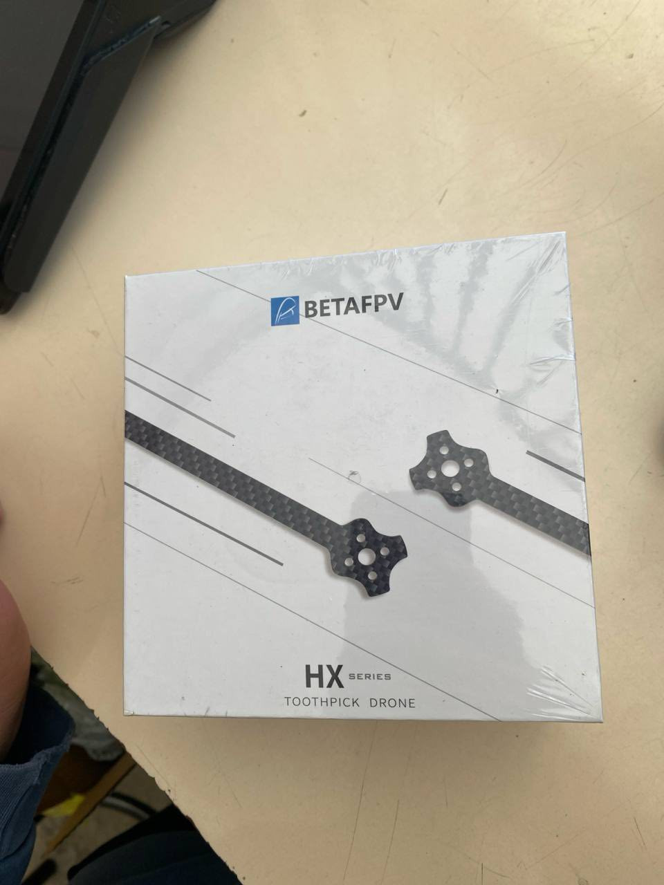 سلام عليكم
🏁 للبيع: طيارة BetaFPV - HX SERIES (جديدة بالباكيت) 🏁
لعشاق الـ FPV والسرعة.. متوفرة طيارة BetaFPV من سلسلة الـ HX SERIES المعروفة بخفتها وقوتها. الطيارة جديدة لوك (New) بختم المصنع وما مفتوحة أبداً.
🔍 مواصفات "الوحش" من سلسلة HX:
• نوع الطيارة: Toothpick Drone (سريعة جداً ومناورتها خرافية).
• الشاصي: مصنوع من الكاربون فايبر (Carbon Fiber) الأصلي، يعني متانة وخفة وزن بنفس الوقت.
• المحركات: Brushless 1103 (مو محركات ألعاب، هاي محركات احترافية).
• الكاميرا: Runcam Nano V2 (صورة واضحة جداً ونقية بنظام الـ FPV).
• القدرة: تدعم بطاريات 2S و 3S (تنطيك دفع وسرعة خيالية).
• نظام الإرسال: Frsky LBT. 
سعرها 125 قفل


**إذا كنت صاحب هذا الإعلان وتريد حذفه لأي سبب، رجاءا أرسل رسالة إلى الدعم الفني**