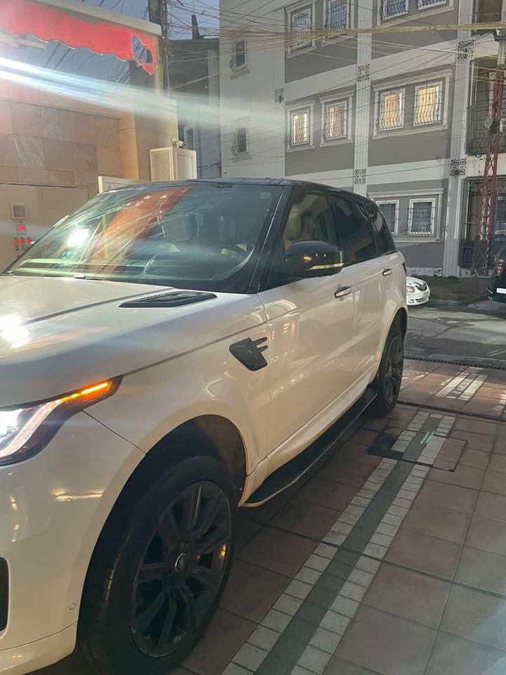 رانج روفر 2018
Autobiography 
وارد امريكي 
رقم بغداد 
محرك ٨  سوبر 
ماشية ٥١ ميل
مكاني بغداد الكرادة
للتواصل
 0773 337 9469
