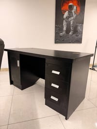 ميز مكتبي • بغداد المنصور • شبه جديد