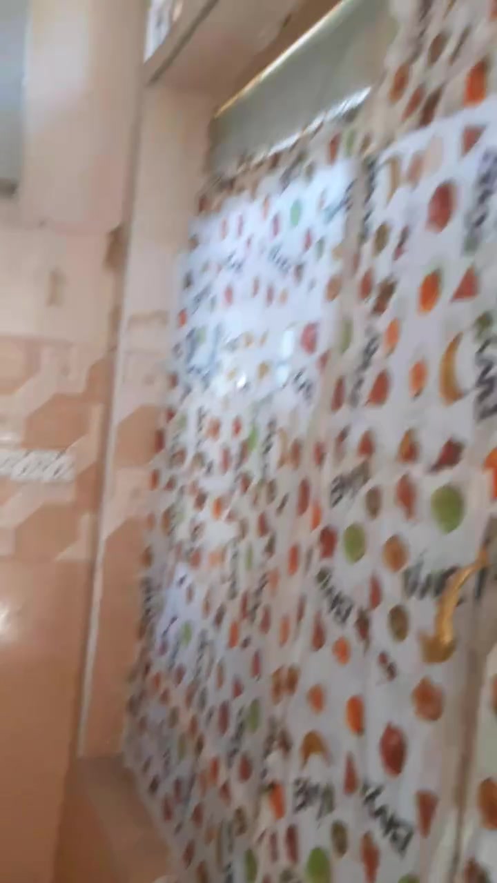 السلام عليكم ..من رخصه الادمن .لدي مشتمل ٥٠ متر واجهه ٥م يحتوي على ط١ مطبخ وهول غير منفصل وصحيات وغرفه نوم وط٢ يحتوي على غرفه نوم وهول داخلي يرهم فيه قطع ليكون غرفه نوم اخرى وكما موضح بالفيديو ادناه السعر ١١٠ مليون وبيه مجال والاتصال على الرقم ***********
