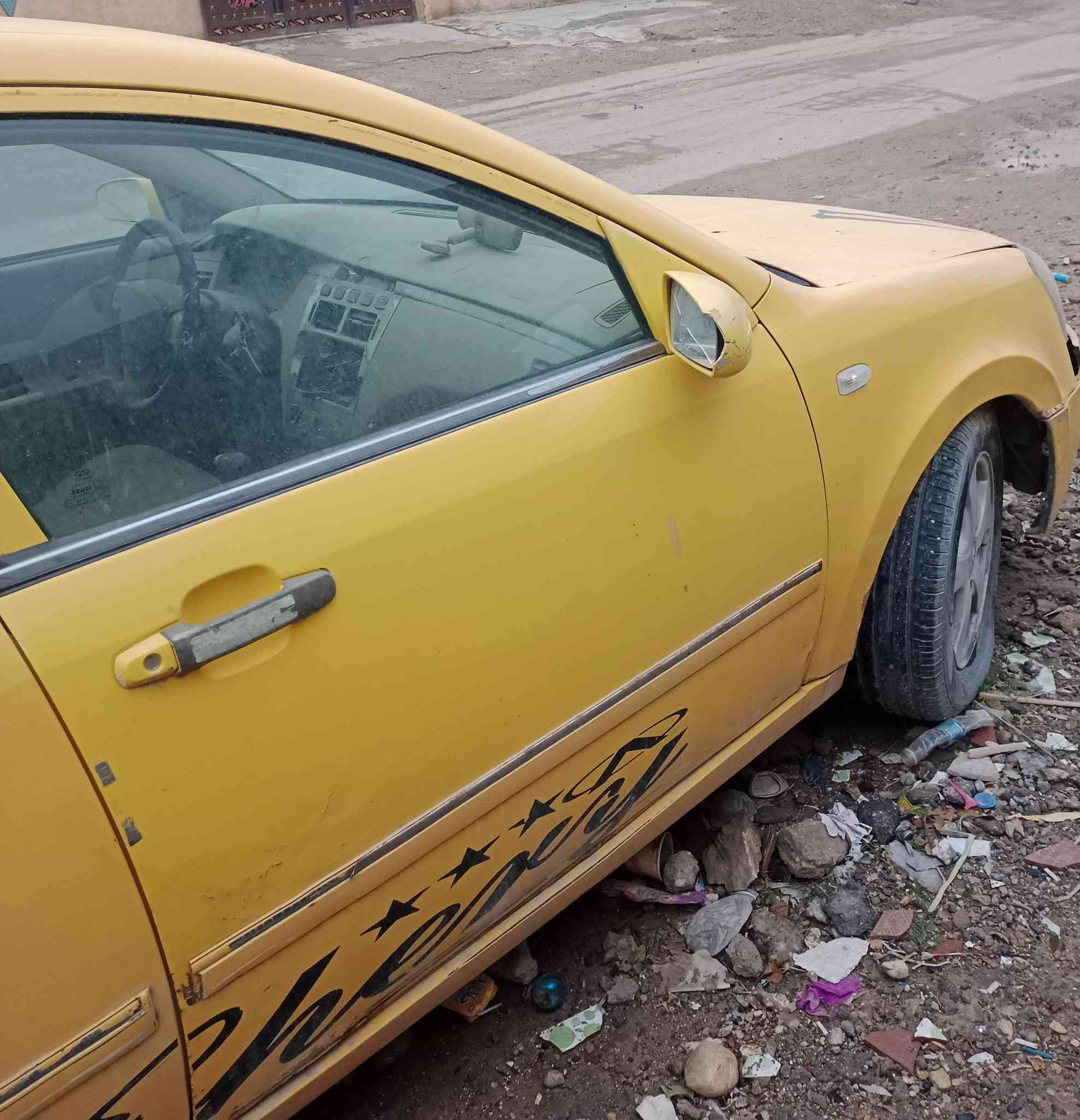 سلام عليكم 
سياره شيري للبيع مديل 2011 السياره متروكه ابيع كوم حديد سعر 20ورقه وبي مجال تفاصيل رقم ***********بي واتساب
