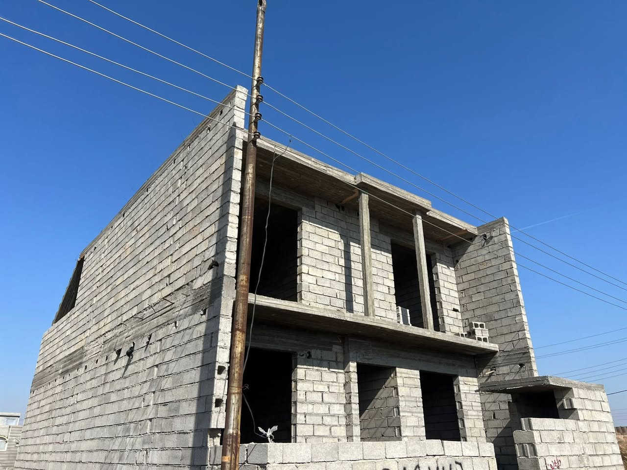 .غرف نوم 3 صاله 4*5 مطبخ ستقبال حمام 2 درج داخلي واجه 9 نزال 15
الموقع تقاطع العدس وره الكليه بلاد الرافدين الجديده قريب مكتب الكروي تواصل عل الرقم ***********
