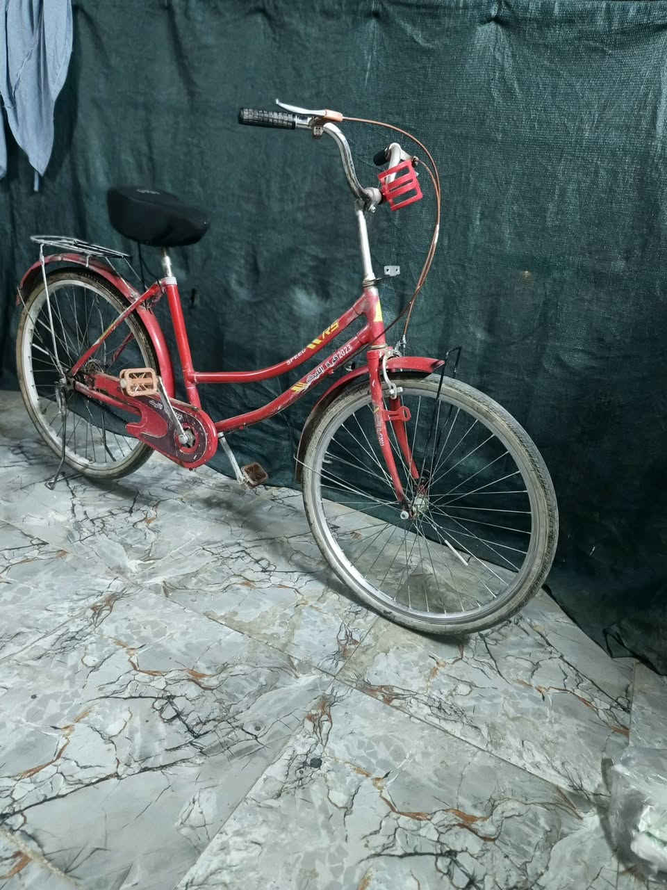 السلام عليكم بايسكل للبيع مثل ماوضح بالصوره حجم 24 السعر 70 وبي محال
***********
