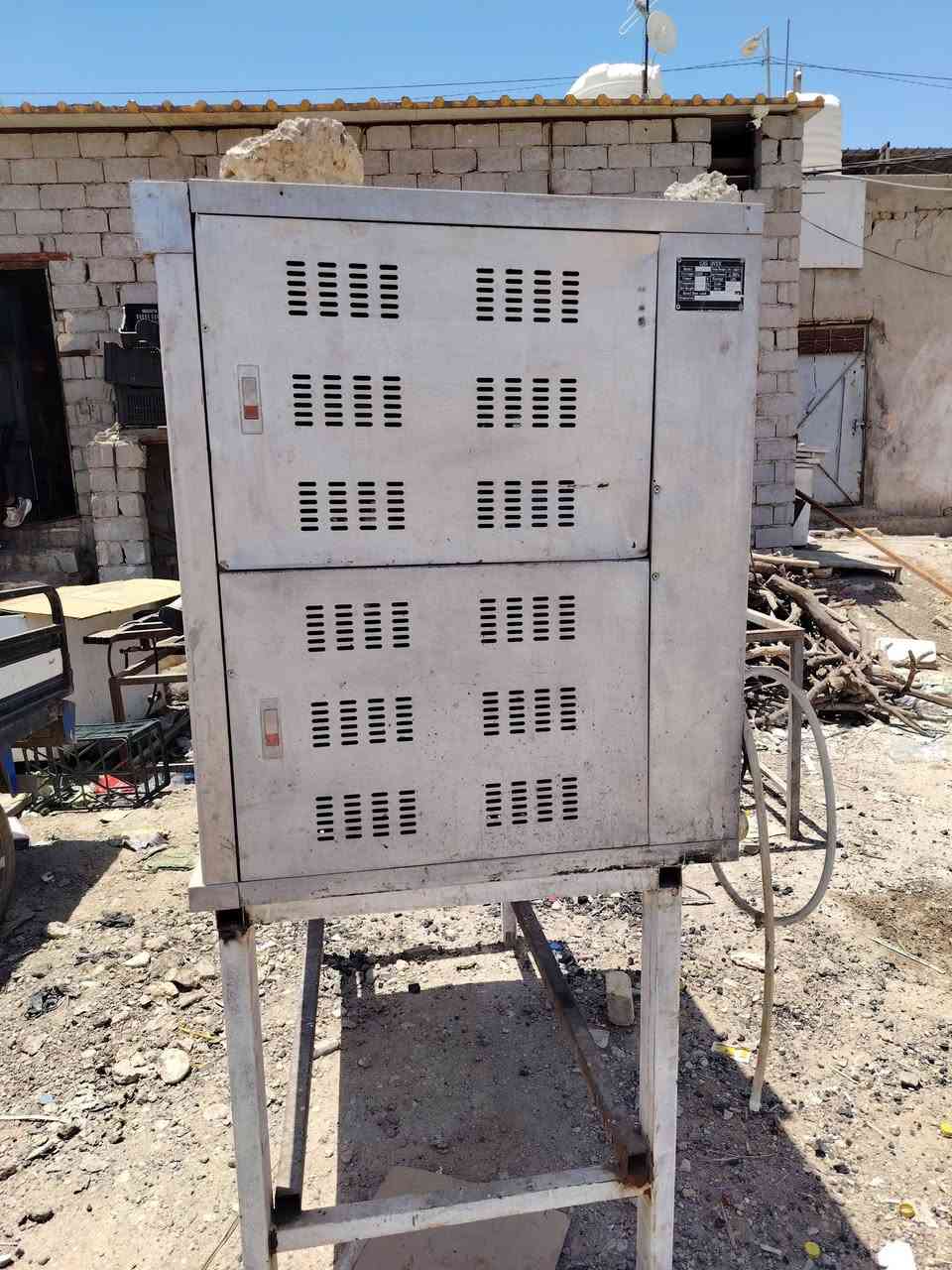 فرن بيدزة طابقين مع ٣ صينية صغير وسط وكبير مع كرك وميز كامل ***********
