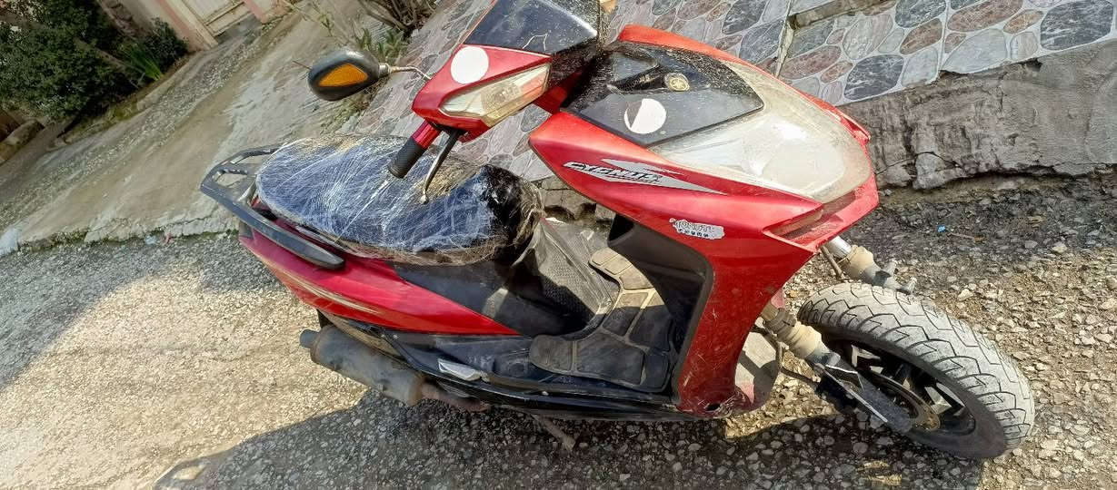 السلام عليكم دراجه شغاله كامله للبيع سلف كيلو متر عشائر كلش شغال عدا الهندر السعر 250 في مجال بسيط المراسل على الخاص او الاتصال على رقم،***********
