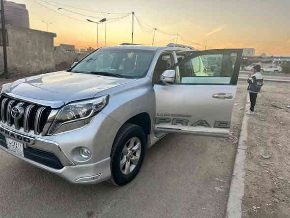 مستعجل على البيع وماكو هيج سعر
لاندكروز برادو 
السونار مرفق بلصور 
👇👇 وتفاصيلها 👇👇
            رقم بغداد 
           موديل ٢٠١٠ محدث ١٨
          ٤سلندر ٢٧٠٠ 
              كير اوتو 
             تخم تاير 
          تبريد شغال ثلج 
محرك وكير وحداديه خير من الله 
السيارة بيهه إضافة شاشة حجم كبير   وبصمه ونظام تشغيل عن بعد 
مكان السيارة العامرية شارع المنظمه 
     السعر ١٨٨ ورقه والشراي يدلل  
***********
***********
