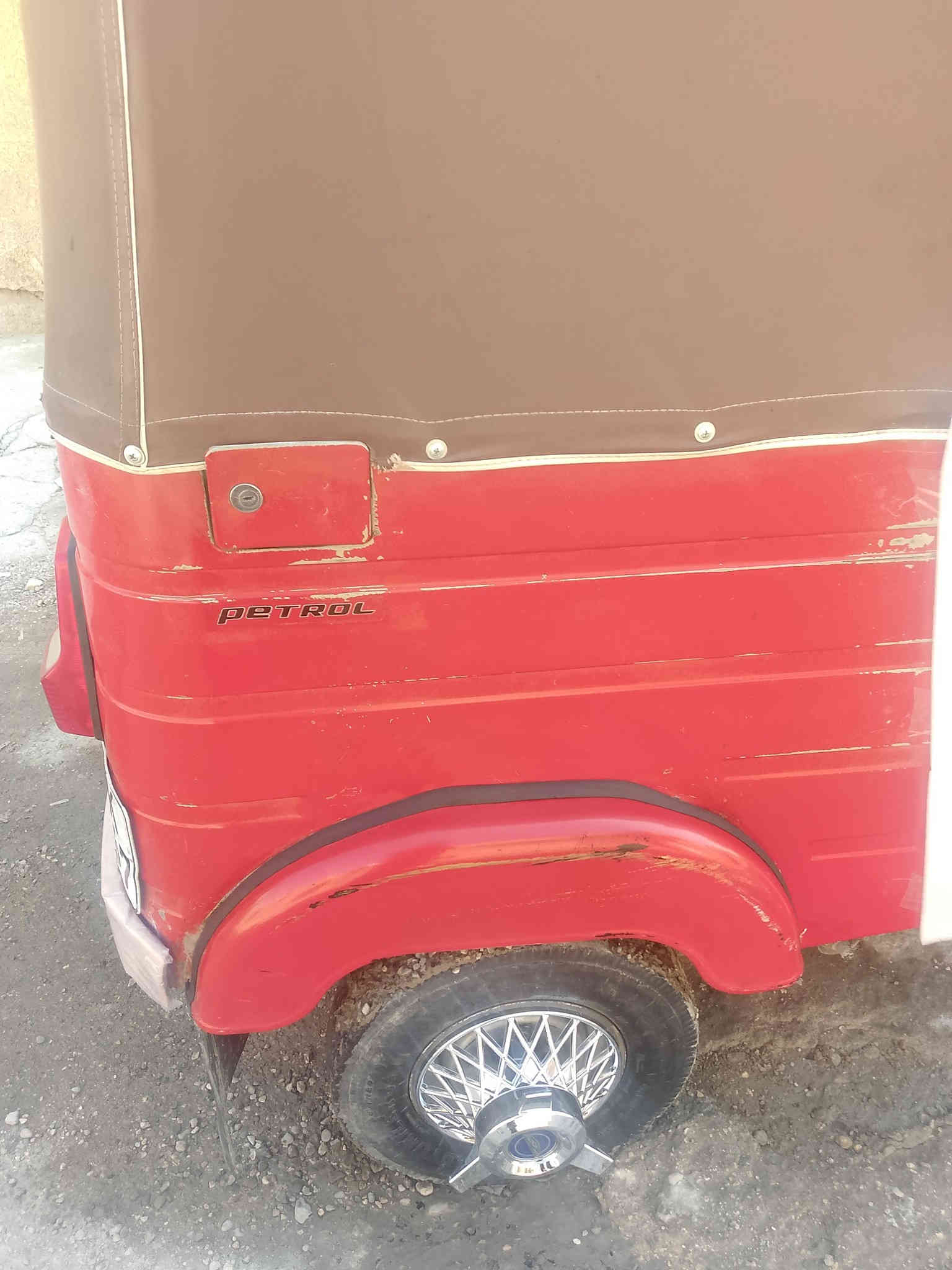 سلام عليكم تكتك١٨ رقم وسنويه تحويل ثاني يوم  بلاديه بدون صبغ محرك واكسل خير من الله تراي زيرو السعر ٤٦٠٠ بيهه مجال مكاني بغداد هاتف ***********
