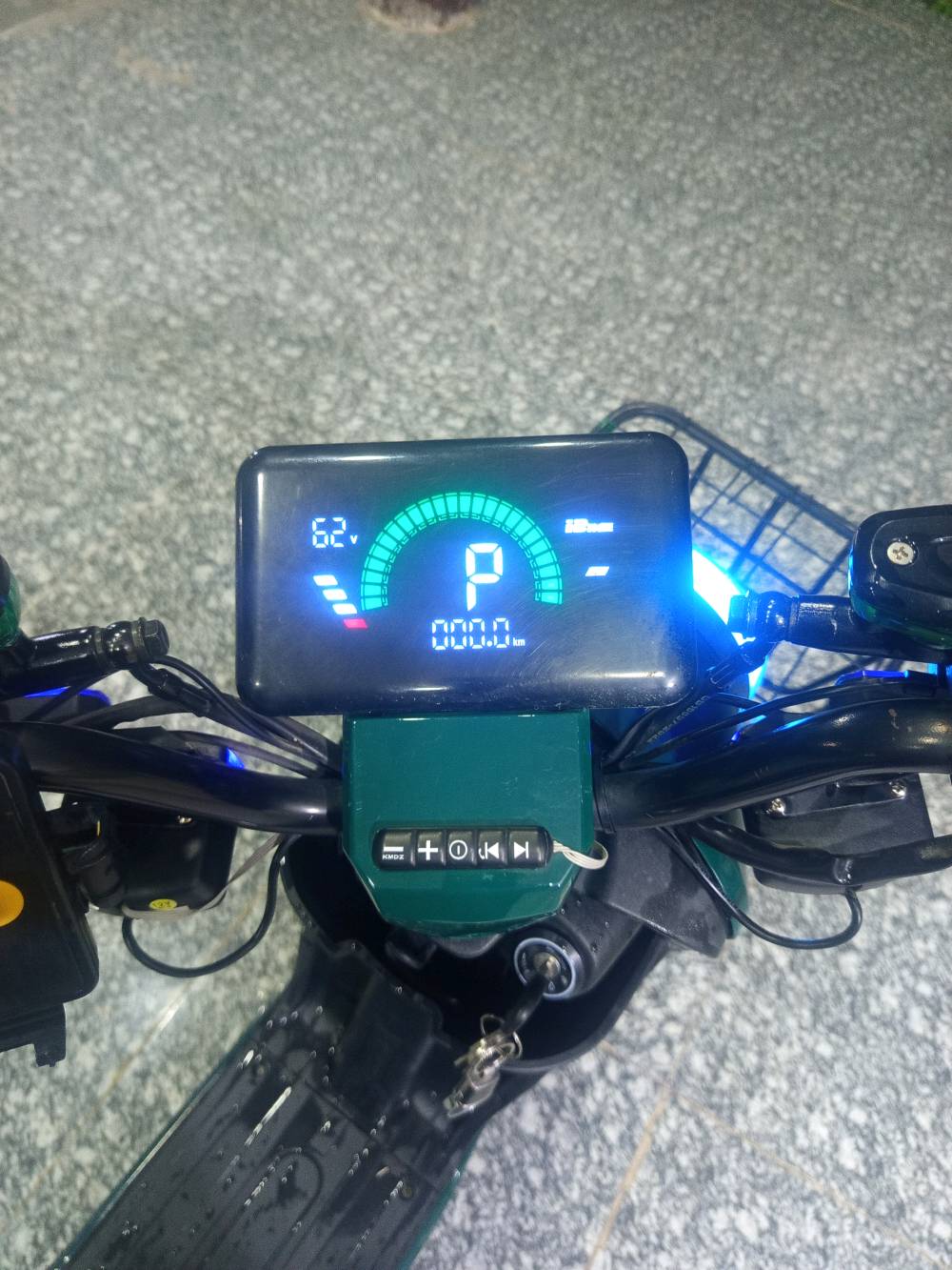 ⚠️⚠️⚠️🚦🚦🚦
🛑🛑دراجه شحنR9 وينلي
 1️⃣موديل 2026 
2️⃣ملف 1200
3️⃣  5 بطاريات كبار دبل
4️⃣ضد المي
5️⃣شاشه تبين اي عطل بل دراجه 
6️⃣بيهه سويج وبصمه وكارت
 7️⃣ونضام مانع السرقة
8️⃣ونظام R رجوع للخلف 
9️⃣ وبيه mp3  وسماعات عاليه تخبل
الاصلاحات فقط تبديل السكليتر والتاير الخلفي
للاستفسار اتصال او واتساب ***********