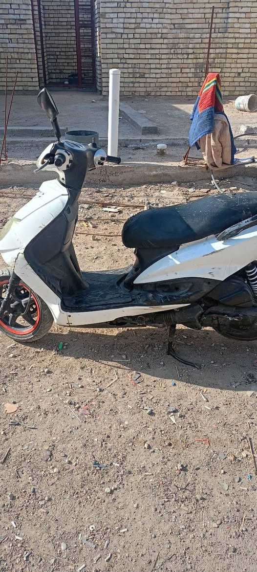 دراجه نوع سكنس 110 نثيه للبيع طافيه كوم حديد سعرها 300 وبيها مجال مكاني بغداد الكماليه رقم الهاتف ‏‪0770 183 4870‬‏
