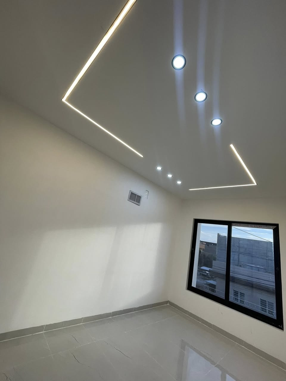 دار لللبيع حي الصديق الاولى مقابل باب ملية طب الأسنان جامعة الموصل الباب الرئيسي 100م ركن 10*10م بيت تصميم تركي البيت درجة اولى فول موصفات ***********—***********—
