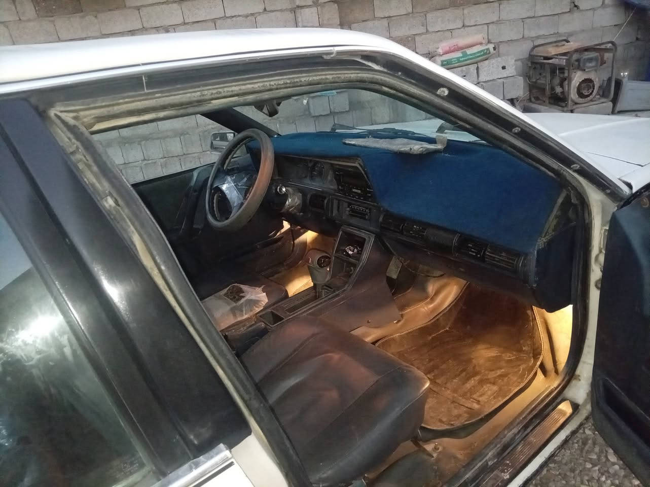 السلام عليكم اولدز ١٩٩٠ سياره نضيفها على البلاد بيها صبغ فقط بالصندوق تخم تاير مكينه ***********
