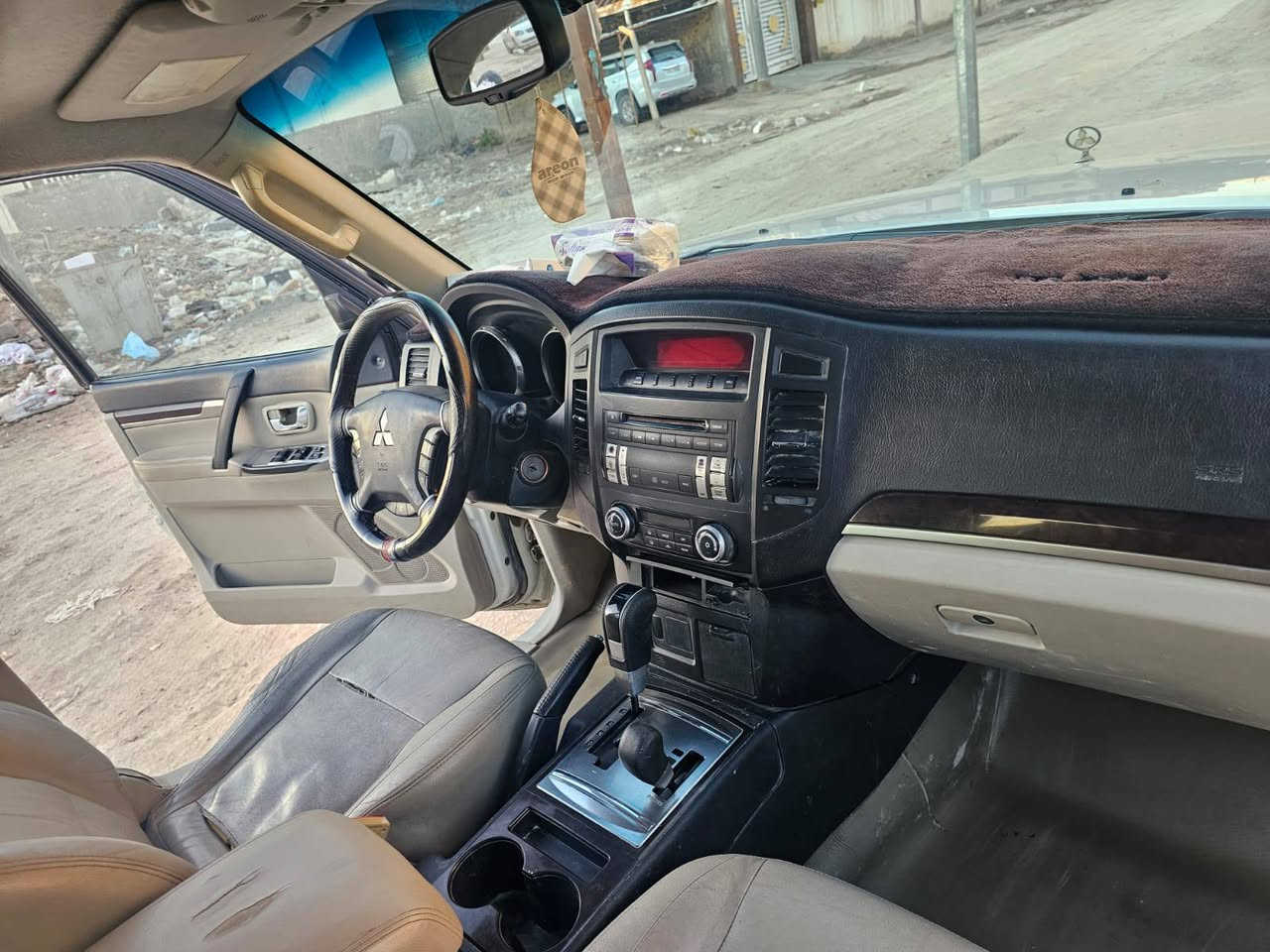 للبيع 
باجيرو حبتور خليجي موديل 2014

سيارة استخدام شخصي ماشيه169 حقيقي  مكفولة من كلشي رقم بابل بسمي سيارة كير ومحرك ما مفتوحات  6سندر 3500 كفاله

فقط باب السايق مبدل

 مواصفات

 تبريد 3 قطع

7راكب

 كشنات جلد كهربائي

 فتحه 

لون ابيض صدفي

دمام خلفي

فورويل

كامرة خلفية 

مري كهربائي  

المكان بابل 

التواصل ***********

السعر مناسب جداً
