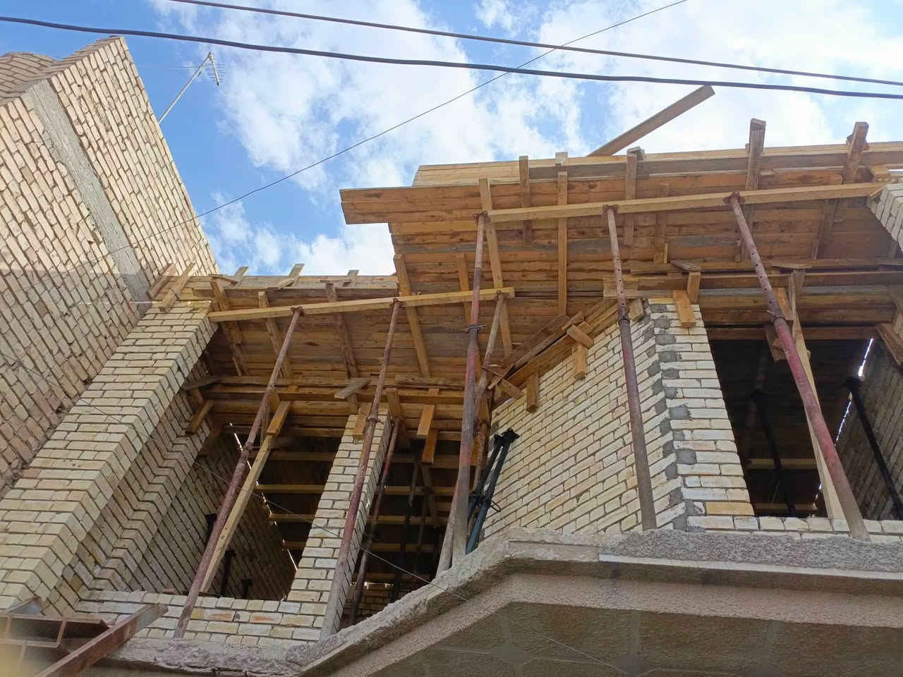 السلام عليكم اشتغل نجاره بكافه البناء شغل نظيف وبسعر مناسب بغداد هذا رقمي***********/*********** النجار احمد الحلبوسي
