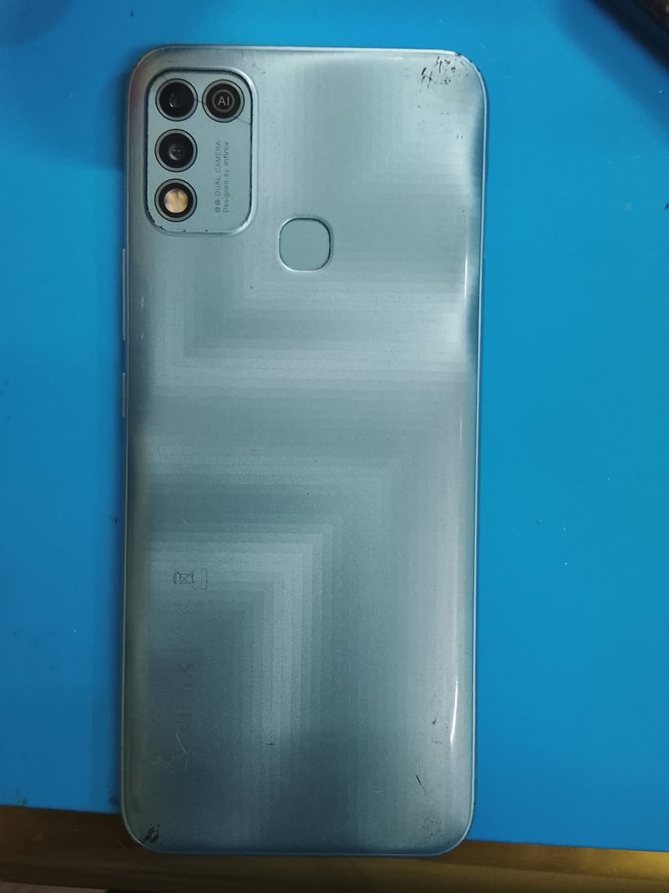 سلام عليكم جهاز هوت 11 بلي الذاكره 64 الرام 4 السعر 60 الرقم ***********
