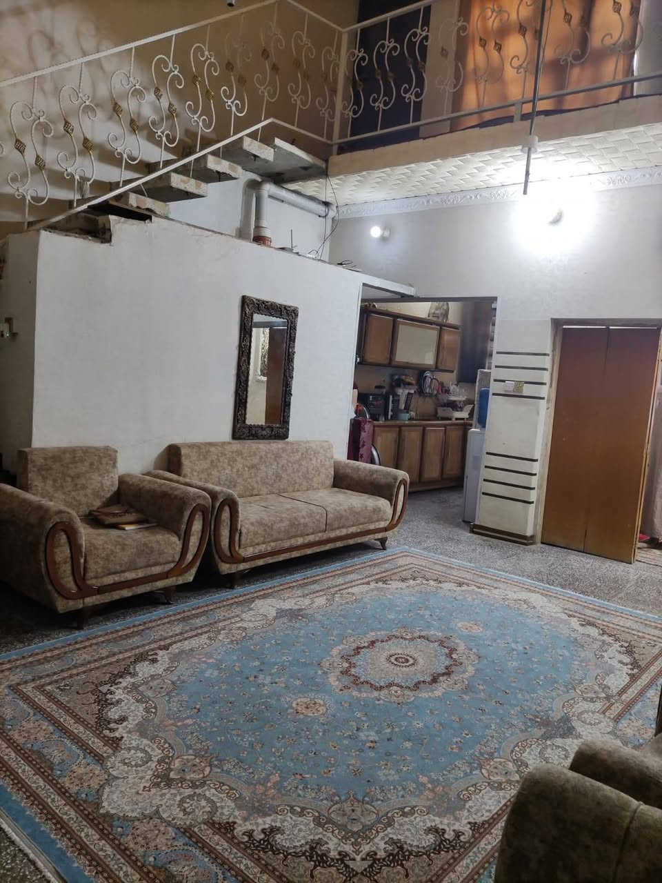 السلام عليكم 
بيت الرهن  مع الاثاث  في شارع المطار الجديد مقابل بانزين خانة الريبال داخل الفرع  المساحه 132 متكون من  استقبال وصاله ومطبخ وغرفه نوم عدد 2 صحيات داخل وخارج السعر 20 مدة سنه قابل للتجديد 
***********
***********
