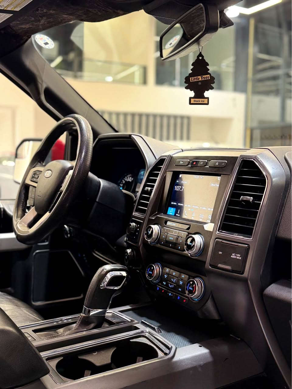 🛎 🔱السلام عليكم 🔱🛎
للبيع سيارة فورد اف 150
FORD F-150
فول فول مواصفات فئة لاريات سبورت LARIAT SPORT
موديل 2019
 6 سلندر 2.7L دبل توربو 🚀🚀
فور ويل 4X4
ماشي 54 الف ميل
فتحة سقف بانوراما
شاشة كبيرة 
عداد اليكتروني 
بصمة
تشغيل عن بعد
دخول ذكي
كير طرح 10 نمر
كشنات جلد و كهربائي
كشنات امامي تبريد و تدفئة 
كشنات خلفي هير
تبريد قطعتين
رادار 360 درجة
حساسات امامي و خلفي و جانبي
 5 كاميرا 360 درجة
اوتو بارك
اوتو ستارت و ستوب
لايتات و بكلايت و كشافات كلة LED
باب البدي بيه درج
ويالة 20 انج بيلادي
بعد بيه هواي مواصفات 
سيارة كلش حلوة مرتب و جاهز مابيه اي نواقص
كير و محرك و كهربائي كلشي دعامي لدعامي بشرط
رقم و سنوية و فحص و هزة كلشي جديد حتى 2031
و سيارة باسمي تحويل او وكالة ثاني يوم
سيارة بيه صبغ 4 قطغ و شبر بداية القمارة 
سعرها 19300$
مكان اربيل معرض تانك موتورز أربيل, العراق


**إذا كنت صاحب هذا الإعلان وتريد حذفه لأي سبب، رجاءا أرسل رسالة إلى الدعم الفني**