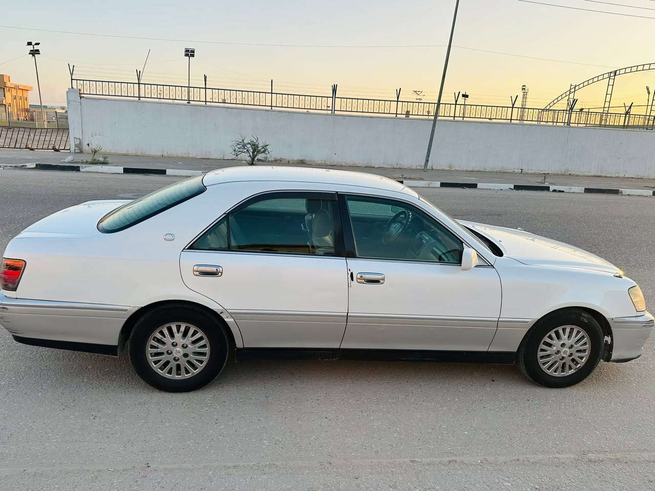تويوتا كراون (جنون)
محرك VVT 25000 

دگمة وحدة موديل 2000

رقم بصرة انگليزي تحويل ثاني يوم 

موقع : البصرة / قضاء القرنة 

***********
