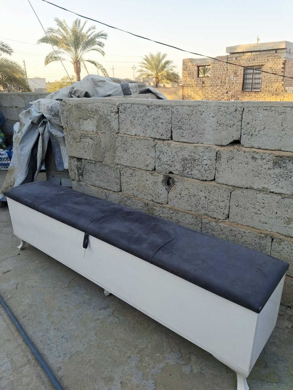 غراض بيت للبيع 
ميز بلازما مستخدم قليل 
تاج جربايه 
وفرشه 
السعر خاص مناسب 
او ***********
