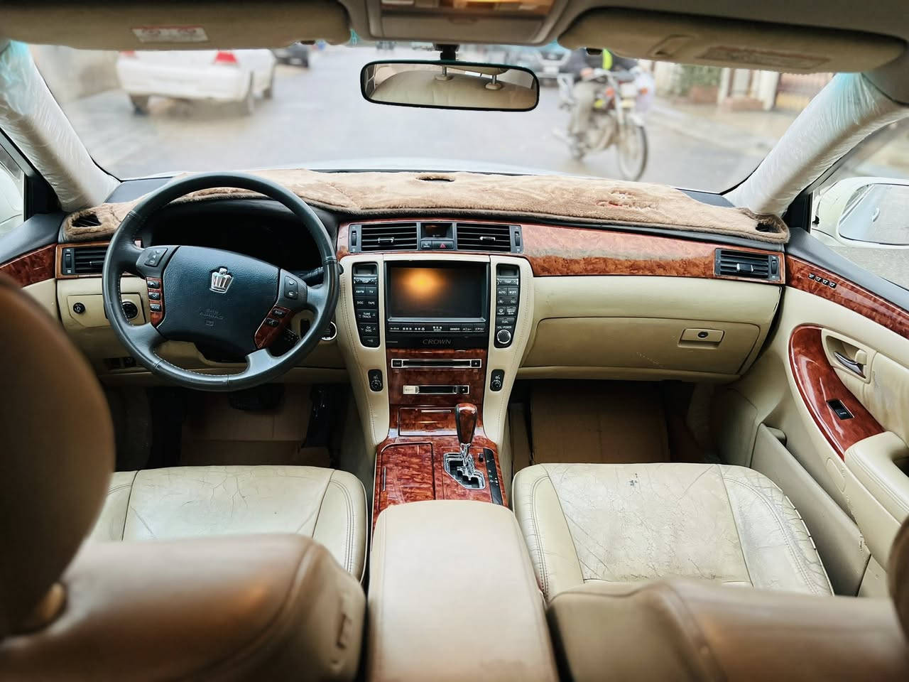 شاهینە مووس.
2004
182  بێ دووکەڵ.
ناو زەرد .
سێ دووگمە
سێ پەردە .
جڵد 
هیتەر
بەس شووێن مووسەکانی بۆیاخە 
شاشە
سووکان کارەبا .
کووشن کارەبا .
مەجمووعە سووکانی لێکزس .
تەقەو ڕەقەی نییە .
 .ساردوو گەرمی بەسراوە .
برێکی بەسراوە .
کامل مەسرەف کراوە .
دەعموو لێ دراوی نییە .
سعری 60گەڵاو مەجال .
***********
***********سەسایەق
