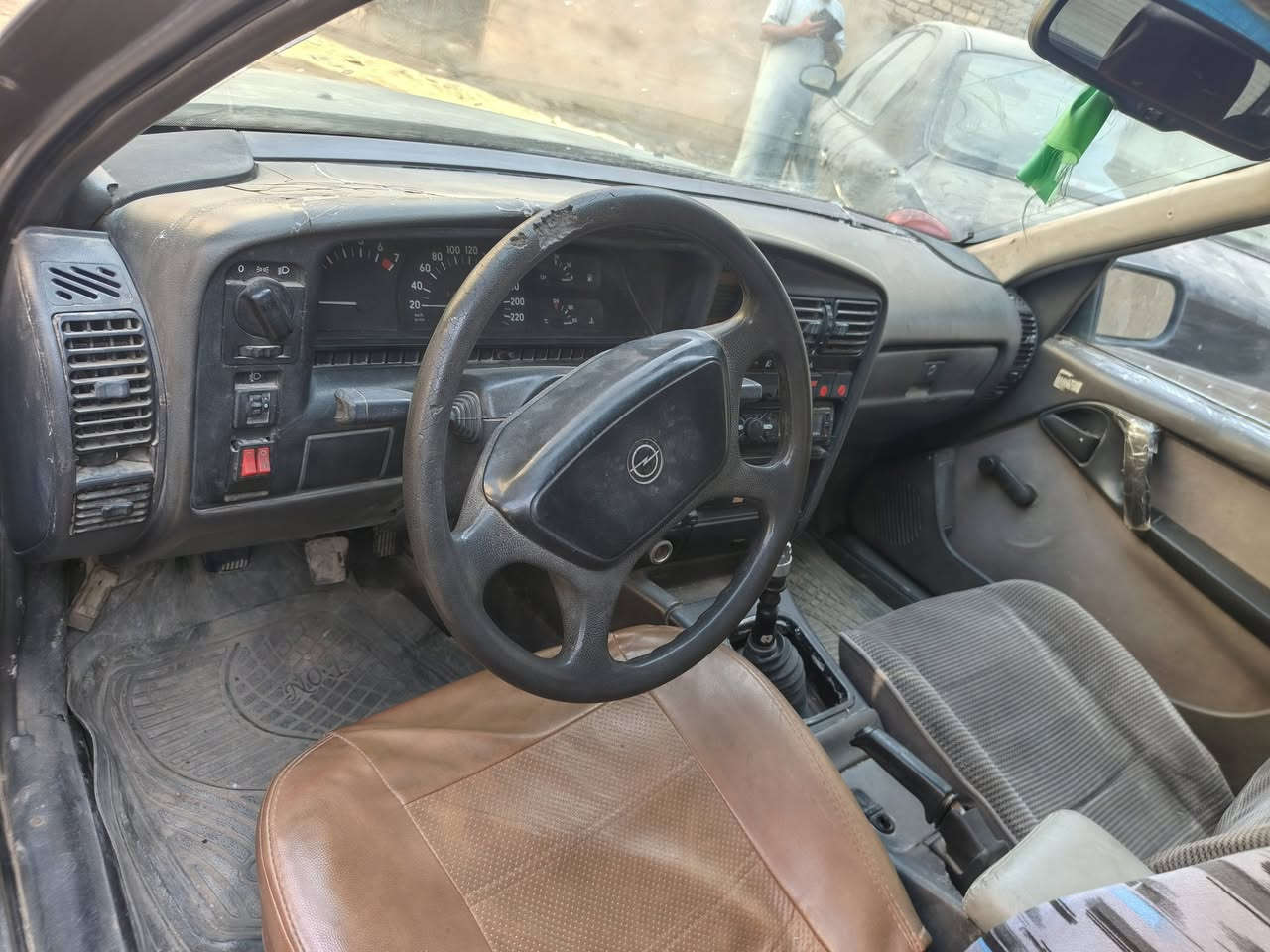 سلام عليكم اوبل موديل 88 للبيع رقم بغداد الماني بسمي مدوار ثاني يوم مكينه تنقص والباقي كله شغال تتقفل اسويج كير اكسن كارتون  مكانه بابل قضاء القاسم سعره 23 وبيه مجال حك الجيه  ♕ ***********
