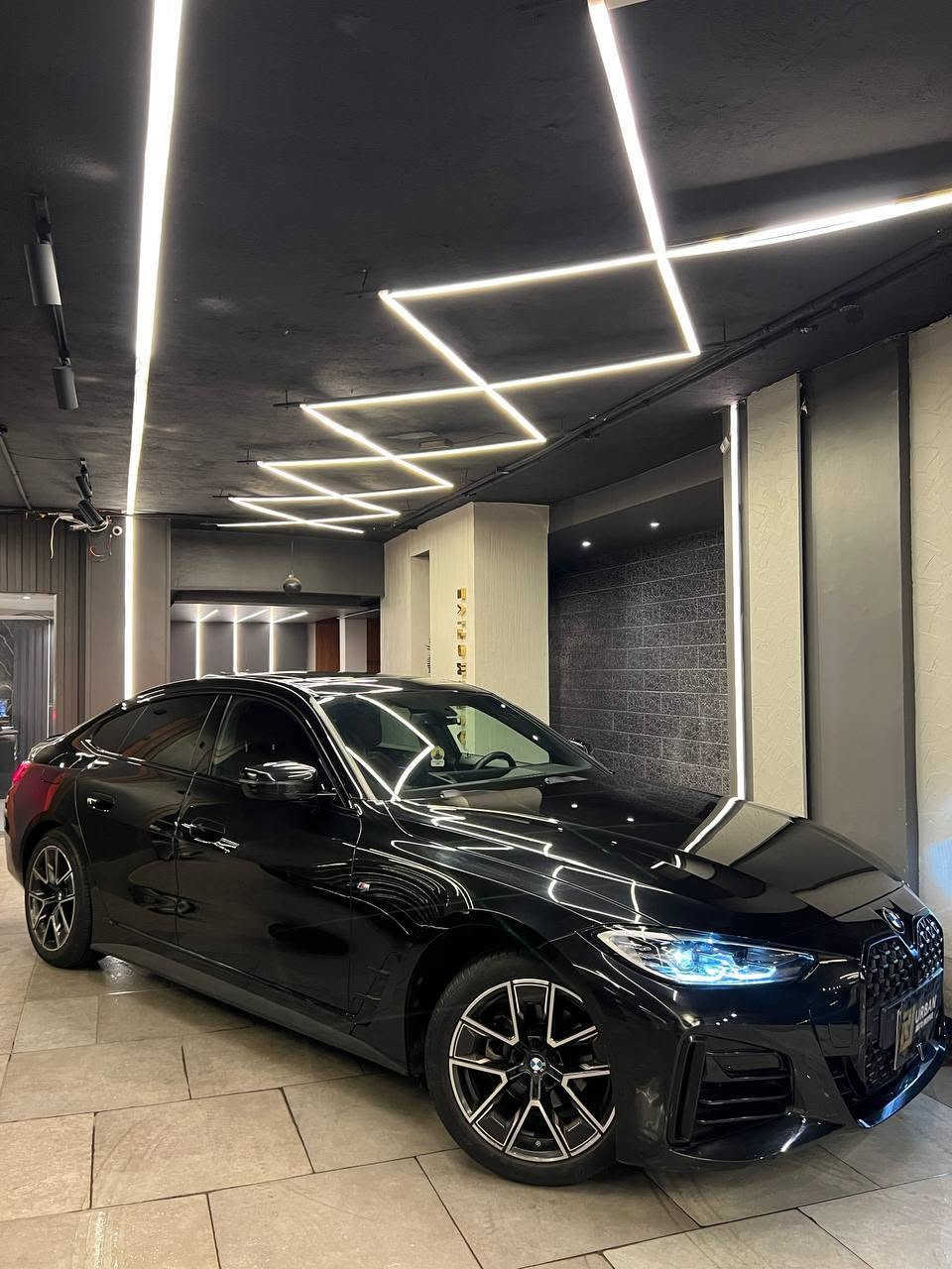 وسع لسيارة المليونيرات🤑🤑 
BMW 420i 
M sport
Wakel 
Model 2024 
28,000 Km 
2000Cc turbo 
184Hp
Keyless entry 
Harman /kardon sound system 

كراسي كهرباء وميموري 
فتحه سقف 
جنوط 18 انش 
شاحن وايرليس 
تكيف فور زون

لون اسود فرش احمر 
رخصه سنه مرور بولاق
كاش وقسط💥💥 

السعر : 3,600,000


**إذا كنت صاحب هذا الإعلان وتريد حذفه لأي سبب، رجاءا أرسل رسالة إلى الدعم الفني**
