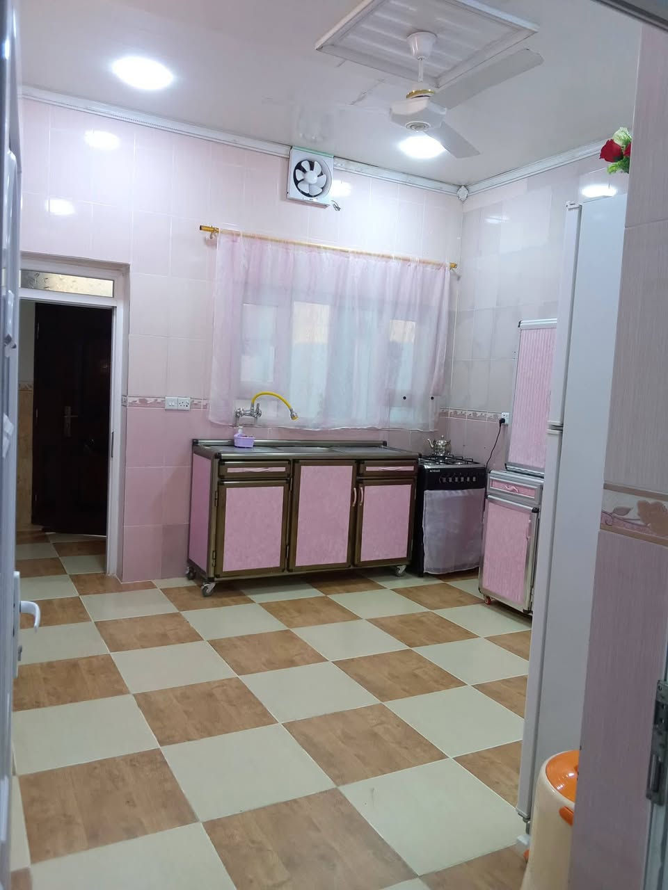 ئەم خانوه بۆ فرۆشتن لای مزگەوتەکەی حاجی یاسین 190مەتره
***********
