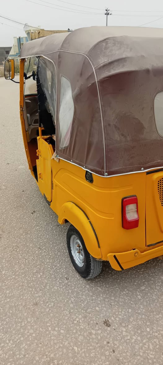 السلام عليكم 21 شهر ١١ رقم نكليزي داخله هزه  رقمه واسط وراعيه موجود يمي مصبوغه عام جماليه مابيه اي ضربه ولا معجون محرك اخرس مبدل بس بستم فقط المكان القاسم السعر ب 6900 وبيه مجال بسيط *********** رجآ لموشراي لايتصل
