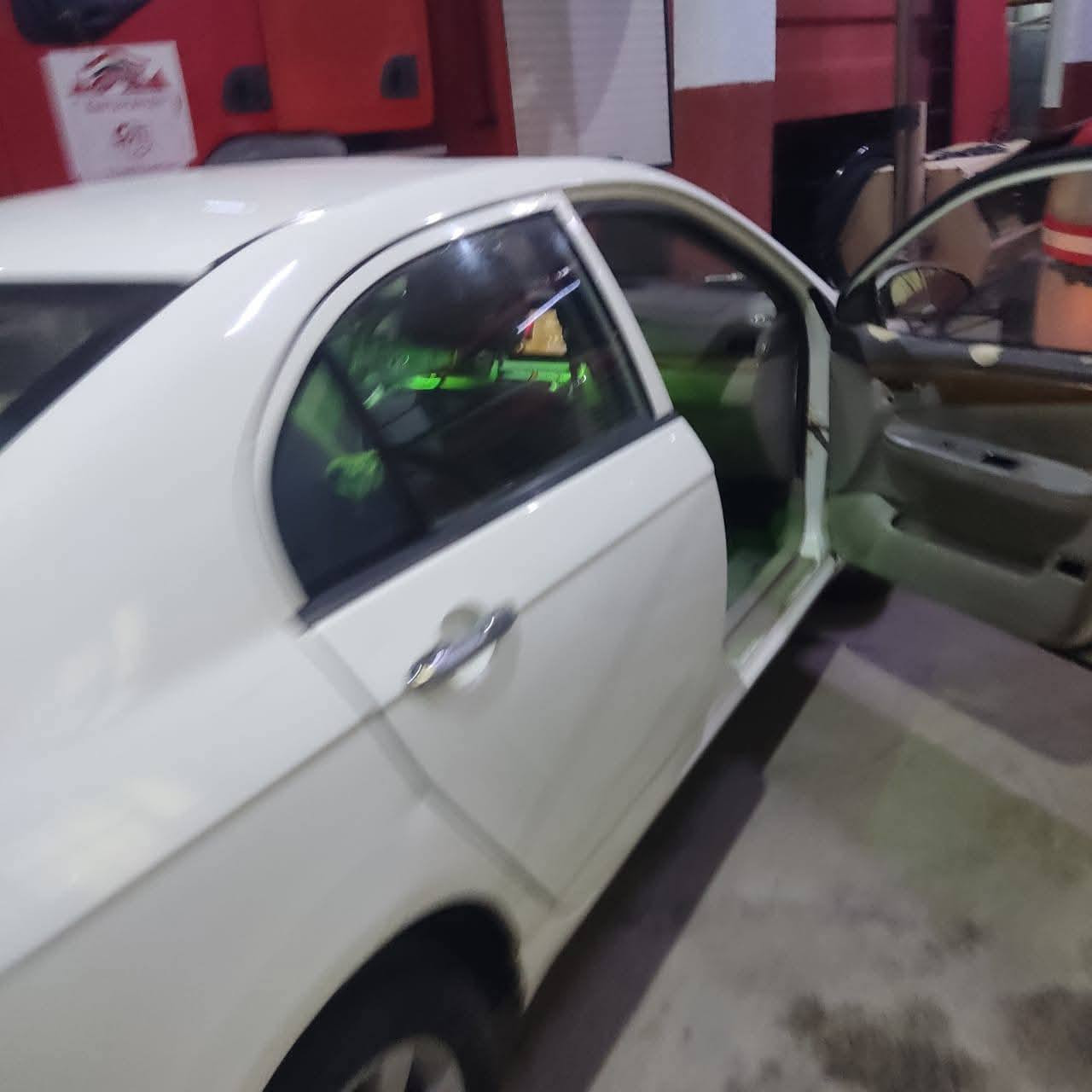 سلام عليكم اخوان اليفان موديل 13للبيع مكفوله من ضربه فقط رشات اثر شخوط وخياسات قليل مكينه كورله ياباني 1800 كهربء شغاله تخم تاير حداديه امام وخلف  شاشه رقم مثنى مداور ثاني يوم السماوه الرميثه سعر 40  ***********
