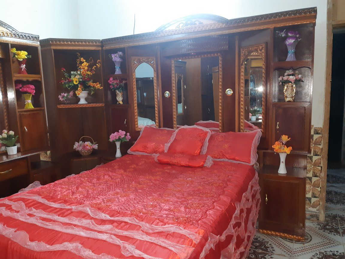 غرفة نوم حطاطه صاج نضيفه جدا بدون أي ضرر  كامله من كلشي السعر ٧٥٠ وبي مجال لشراي العنوان رمادي الجزيرة للإستفسار ***********
