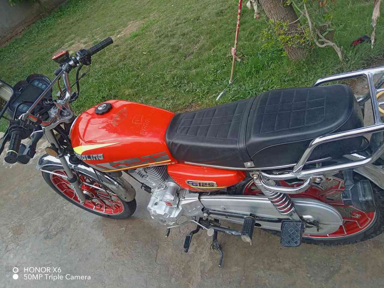 دراجه. ياني موديل.  2042
العنوان بغداد   المدائن.  جعاره.   سعر.  600 بيه مجال. لطيبن

مستعجل البيع.  
***********
