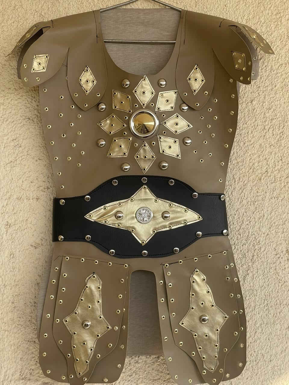 بسم الله الرحمن الرحيم  

متوفر لدينا دروع تمثيل التشابيه الحسينية مع الكسّارات، مناسبة للمواكب الحسينية.  

✔️ بيع جملة ومفرد  
✔️ أسعار مختلفة ومناسبة  
✔️ تصاميم متعددة وألوان مختلفة  

للطلب والاستفسار فقط واتساب:  
📱 ***********
