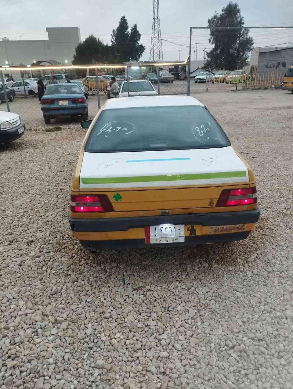 السلام عليكم بيجو405 رقم النجف مصفره هيه وغرامات ومكفوله مكينه كير حداديه كهربايات جاهزه مكفوله ضربه وتبديل السعر25 وبيه مجال بيع او مراوس  مكاني ابصخير نجف ***********
