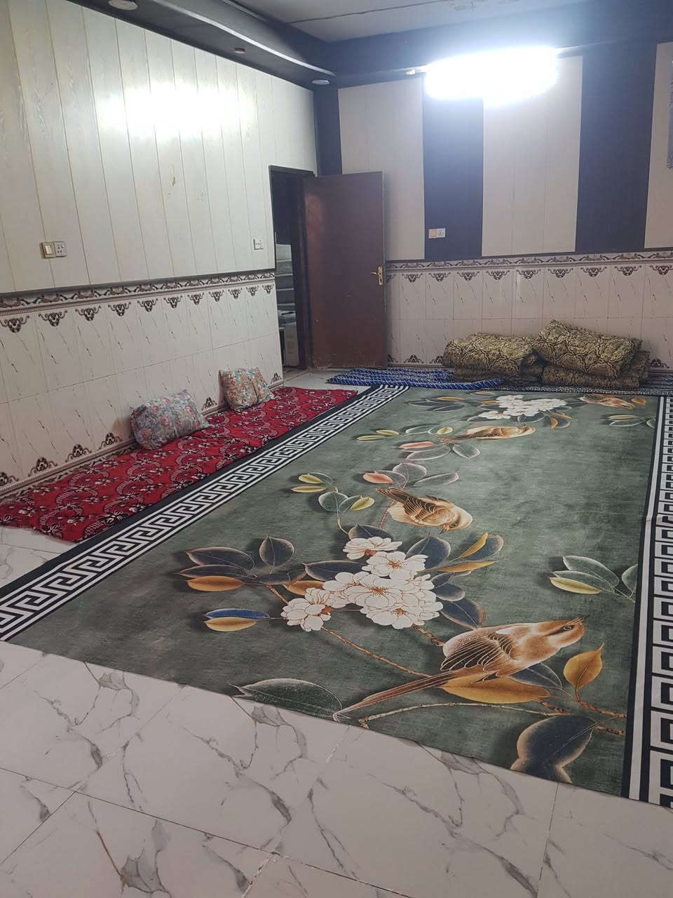 بيت طابو صرف للبيع 250.م ركن ع شارعين بضهر التجاري موقع مميز موقع الحله شارع 80 حي العسكري يبعد عن شارع العام 70 متر  يحتوي ع  صاله 7*5 غرف عدد 3 ٥*٥  كليدور ومطبخ  طابقين بي مشتمل ضمن مساحه بيت لاستفسار *********** واتساب فقط السعر 250
