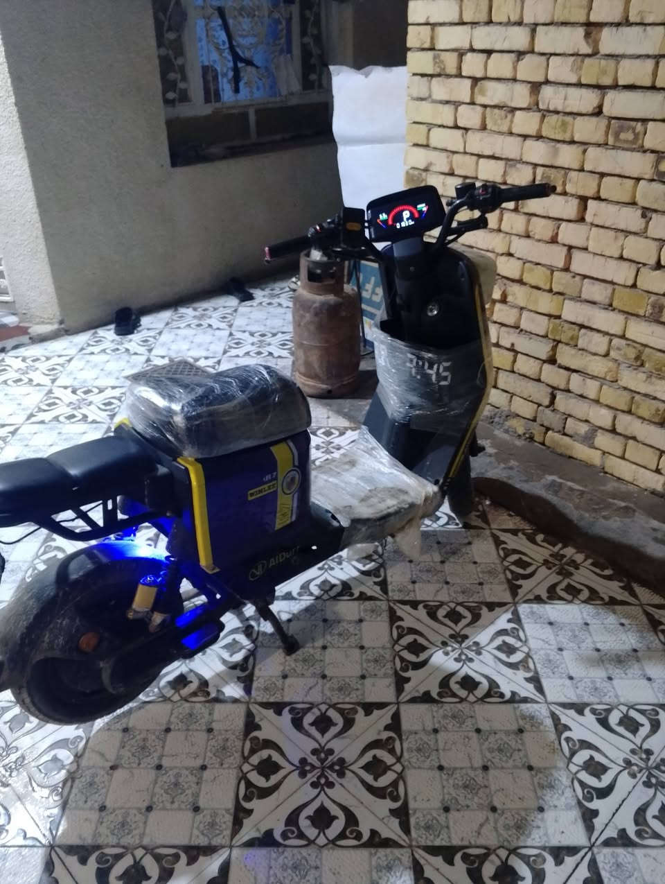 سلام عليكم دراجة شحن للبيع كاملة كولشي نضافة فول جديدة لايتات هورن اشاير نشرات بكلايت كولشي تشغيل عن بعد بصمة تشغيل كارت قفل عن بعد السرعة من 80 إلى 90 السعر 425 المكان البصرة قضاء المدينة للأسفسار أو الاتصال على الرقم ***********
