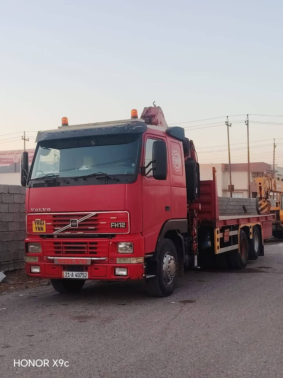 السلام عليكم فالفو كرين موديل 2001 رقم سلمانيه حجم 420 سنكل دبل تاير كرين نوع فاسي. 11طن 3سلايت هيدروليك كرين اوربي بعد مارافع كيلو بي سياره كير محرك شاصي كفاله عامه مكان كركوك قضاء الحويجه سعر اتصل ***********

