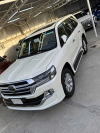 لاندكروزر • ٢٠١٧ • مشي ١٣٦٠٠٠