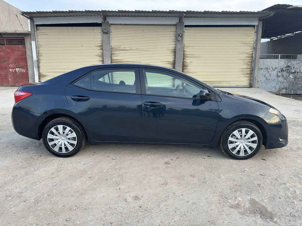 السلام عليكم
للبيع او للمراوس بسياره نيسان سني هندي رقم شمالي 
تويوتا كورلا 2017 LE لونه كحلي 
رقم اربيل وبأسمي شخصياً 
شرط التحويل
محركه 1800 والكير والمحرك مكفولات 
تبريد تدفئه كله شغال
السياره وارد امريكي حادثه جاملغ امامي ومبدل بدون دواخل وبدون ايرباك وبيه اهنا بالعراق صبغ بالدوسه شي قليل وبيه 3 مكانات تعديل بارد فقط وصور الحادث مرفقه بالمنشور
ايرباكاته كله مكفوله وسليمه
مواصفات السياره Le المعروفه 
بيه رادار امامي شاشه وكامره بلادي كشن جك مثبت سرعه وتنبيه خروج عن المسار تحكمات ستيرن جام auto ولايتاته زينون ولايتاته auto لد نهاري ويل حجم 16 تحكم مري كهرباء وغيره 
السياره جاهزه وبدون مصرف
سعره 127 وبيه مجال بسيط
مكاني بغداد الدوره 
***********
