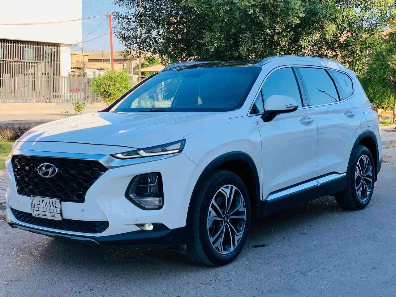 السلام عليكم
سنتافي 2019 خليجي 
فول مواصفات كويتي 
بصمه ابواب ونضام ترحيب 
داخل جلد لونين 
لد امامي وخلفي +فول زنون 
حساس امامي وخلفي كاميرا 
مرأه قلاب 
سايد بريك بصمه 
بردات جانبيه 
صندوك كهرباء 
7 راكب 
3 قطع تبريد 
محرك 3500 /6سلندر 
بدون اي صبغ او حادث 
بارد بسيط جدا 
السعر  205 وبي مجال بسيط 
مكان السياره بغداد 
للاستفسار ***********
