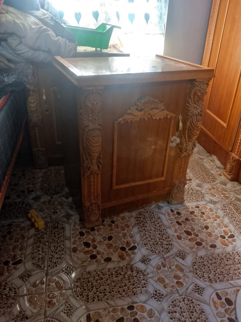 للبيع غرفه خشاب نضيفه تخبل سعر مليونين بيه مجال عنوان حمزه شرقي رقم ***********
