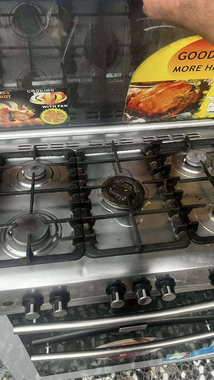 سلام عليكم فرن وطباخ للبيع الطباخ خمس عيون مابي شي ناقصه تنظيف بس تاخذه ع لفحص وكذاك الفرن السعر 300 ثنينهن الي يحب يتفضل واتساب ***********
