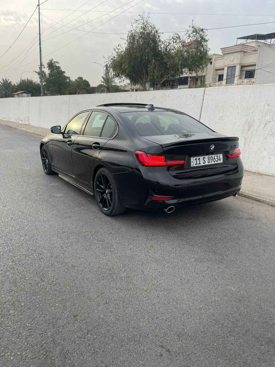 بي ام موديل 2020
330 بانزين دفع خلفي 
اللون ااسود 
السيارة ١/١ راح اذكر مواصفاتها للميعرف بيهن 
فتـحة سـقف  
بصمة تشغيل + 4 بيبان بصمة 
وترحيب 
الكشنات جلد لون اسود 
كشنات ثنين كهرباء وكشن السايق خزن ميموري وتدفئة بل الكشنات الامامية 
شفتات بل الستيرن وتدفئة بل الستيرن 
داتشو عرض ع الجامة الامامية 
كيج الكتروني 
 اشارة بل المري ونقاط عمياء والمري شفط وايضآ قلاب 
قطعتين تبريد والقطعة الخلفية ايضآ منفصل 
دشبول متغير الالوان من الشاشة بلادي 
حساسات خلفية وامامية وتعرضلك بل الشاشة  
رادار امامي تحديد مسار والتعرف ع الاشخاص والسيارات 
لايت داينمگ متحرك وترحيب عند التشغيل 
تكدر تضبط توقيت للسيارة تشتغل بل الوقت الي تريدها وتطفى بل الوقت الي تريدة من الشاشة 
اوتو تبريد واوتو لايت واتو ماسحات 
تعلي وتنصي الاغاني بدون متلمس الشاشة عن بعد وهاي حركة بي ام الشهيرة 😉
انضمة القيادة وتتغير الشاشة حسب نوع القيادة 
اوتو هولد والسايد بريك دكمة ودكمة لاطفاء الحساسات
ماوس تحكم بل الشاشة 
محرك السيارة 2000 توين بور توربو 
السيارة ماشية70  الف ميل 
حادثها فقط البنيد قطعة وحدة مبدل بلادي بدون صبغ  بدون دواخل بدون شواصي بدون لغود والسيارة تشتغل وتمشي بامريكا 
طاك ايرباك ستيرن  
اخوان السيارة ليرة وجديدة بشكل وحيل معتني بيها  
مكانها بغداد  - الحريه - الدور  
سعر السيارة 245 ورقة  ***********
اعتذر عن الاطالة
