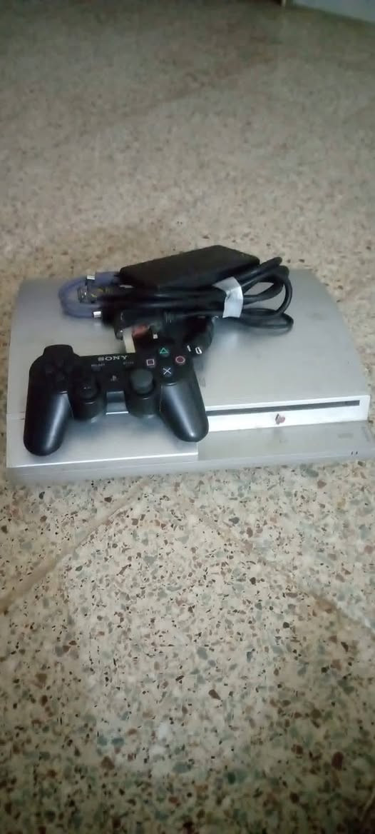 بلي 3 للبيع اي خلل مابي بس الهارد مال العاب مابي مكاني كوفه البحداري السعر 65 الرقم  7879621020 964+ تواصل واتساب
