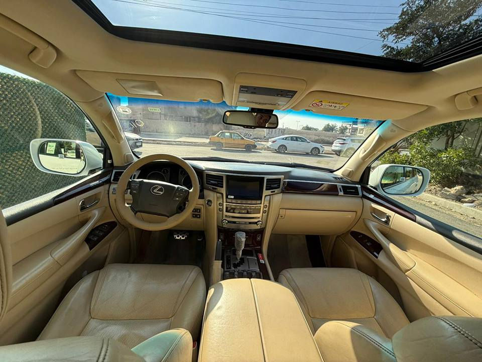 لكزز 2014 سبورت 
السياره مكفوله كفاله عامه من الصبغ ولظربه

فول مواصفات 1/1
بصمه 
ماشيه 97الف
كشنات جلد +خزن ميموري+كهرباء+حار بارد 
فور ويل +جكات 
فتحت سقف +شاشاكشنات 
صندوك كهرباء+حساسات خلفيه +كامرا 
ثلاجه 
فور ويل +ثلاث انضمة قياده 
راكب 7+قطع تبريد3
شاشه عدد3
تحكمات ستيرن 
تثبيت سرعه 
السياره جديده بمعنى الكلمه وبعد بيه مواصفات هواي 
ماشيه ٩٧الف 
مكينه كير مكفولات 
عنوان بغداد شارع فلسطين 
سعرهة 410
*********** بغداد, العراق
