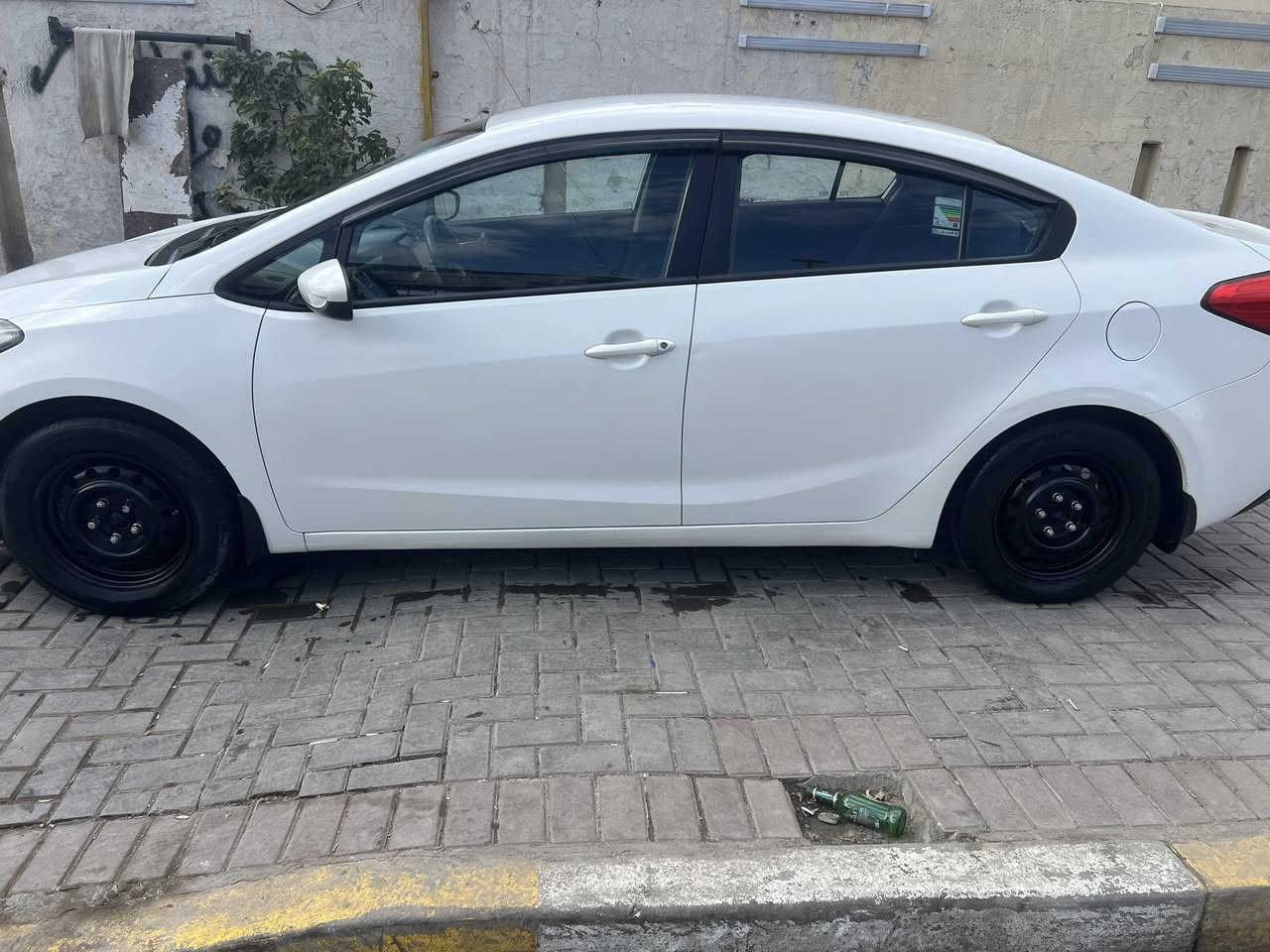 سلام عليكم كية سيراتو موديل 2015 محرك 1600 دوش سياره خليجي بسمي مشروع وطني رقم بغداد جديد هزه جديد سنويه 2031  كير محرك تبريد مكفول بيه قطعه وحده صبغ مكانين بارد اي نقص مابيه مواصفات 
لد امامي 
تحكم استرين 
شاشة / كأمره 

العنوان بغداد آلشعب حي التجار السعر (123) بيه مجال بسيط 
***********
