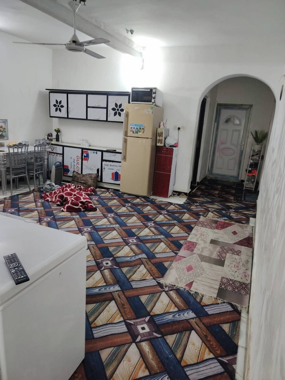 بيت للبيع المساحه 200 نزال عشرين واجهية عشره امتار يحتوي على كراج حديقه وثلاثه غرف وصاله كبيره العنوان العريفيه قرب اسواق الزبيدي  ويوجد كافه الخدمات تبليط وماء وكهرباء..  السعر 85  بي مجال  للتواصل ع الرقم...   ***********
